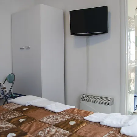 Guest house Janas De Mar 3*